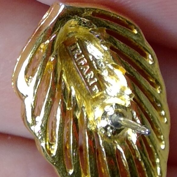 TRIFARI gold color leaves or wheat Stamped Stud Earring - Picture 4 of 4